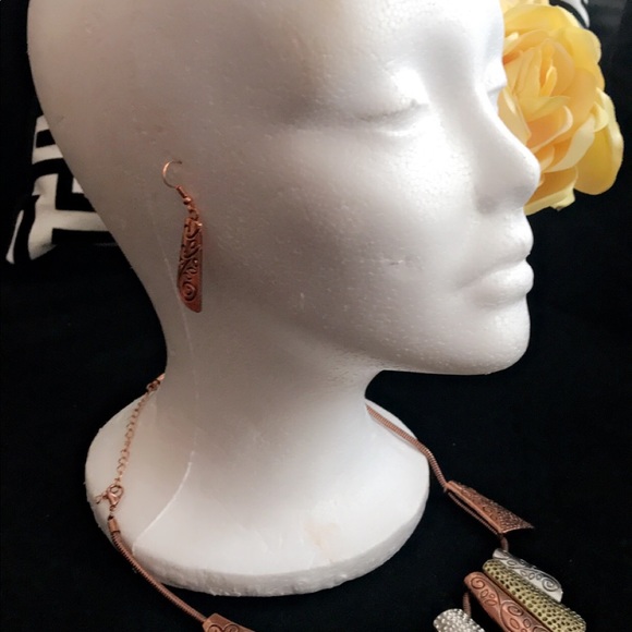 Necklace with matching earrings - Picture 2 of 3